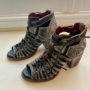 Freebird by Steven Wazee size 8